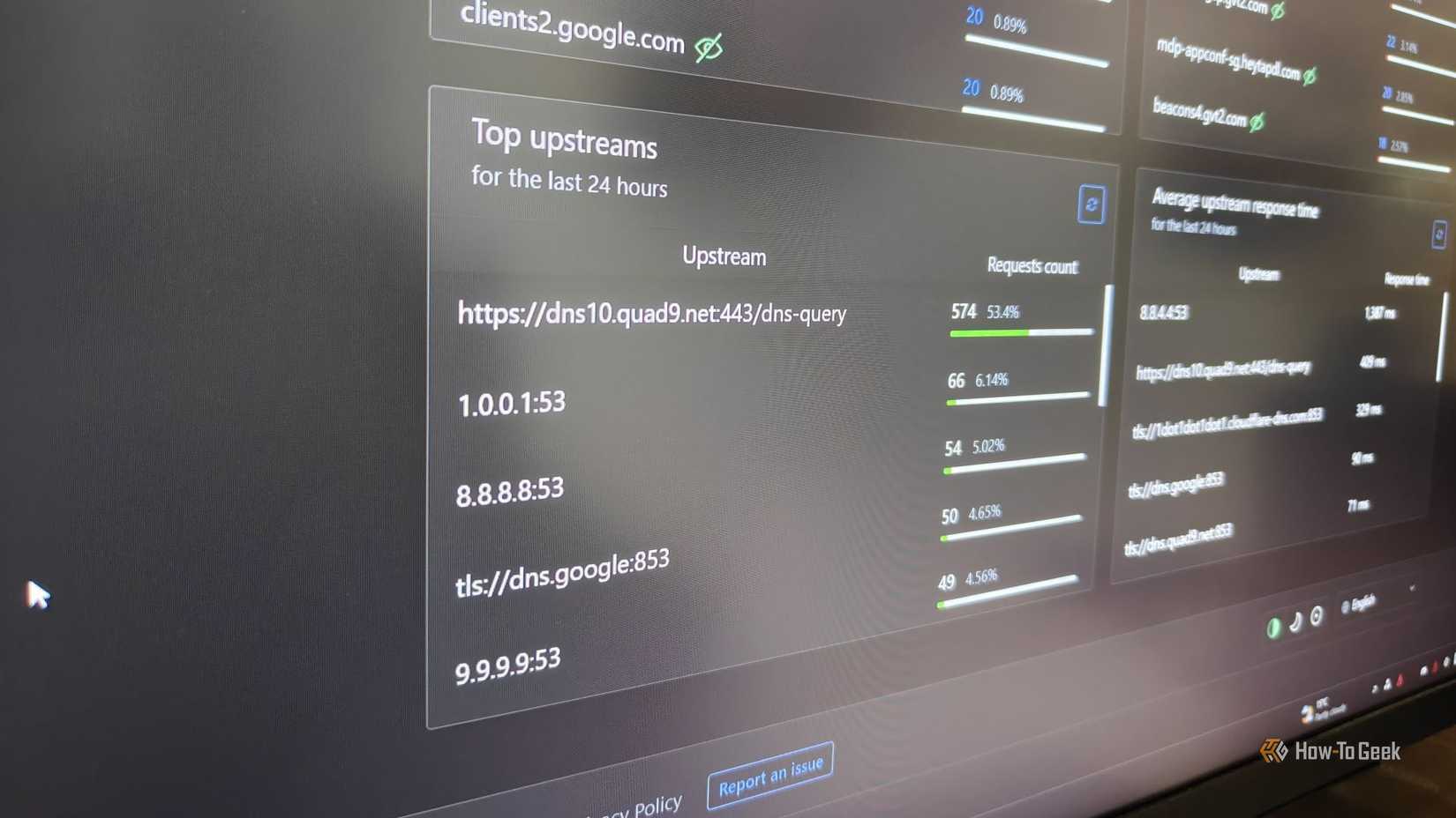 Компьютерный экран с панелью управления блокировщика рекламы AdGuard