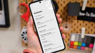 Motorola Razr on gestures screen