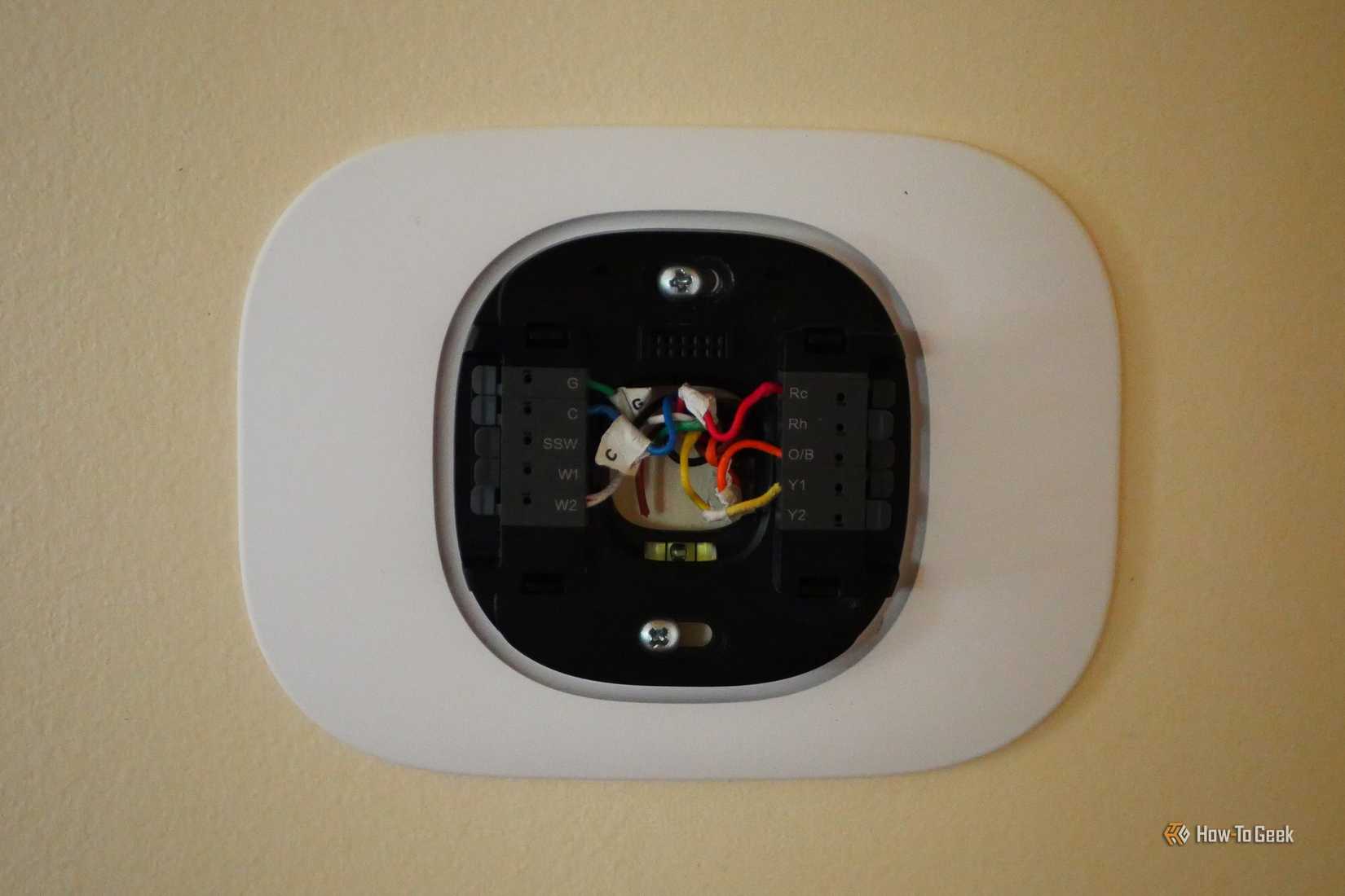 Wiring for an Aqara thermostat hub W200