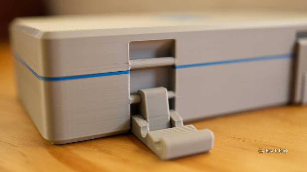 Hinges create natural corners where seams become invisible