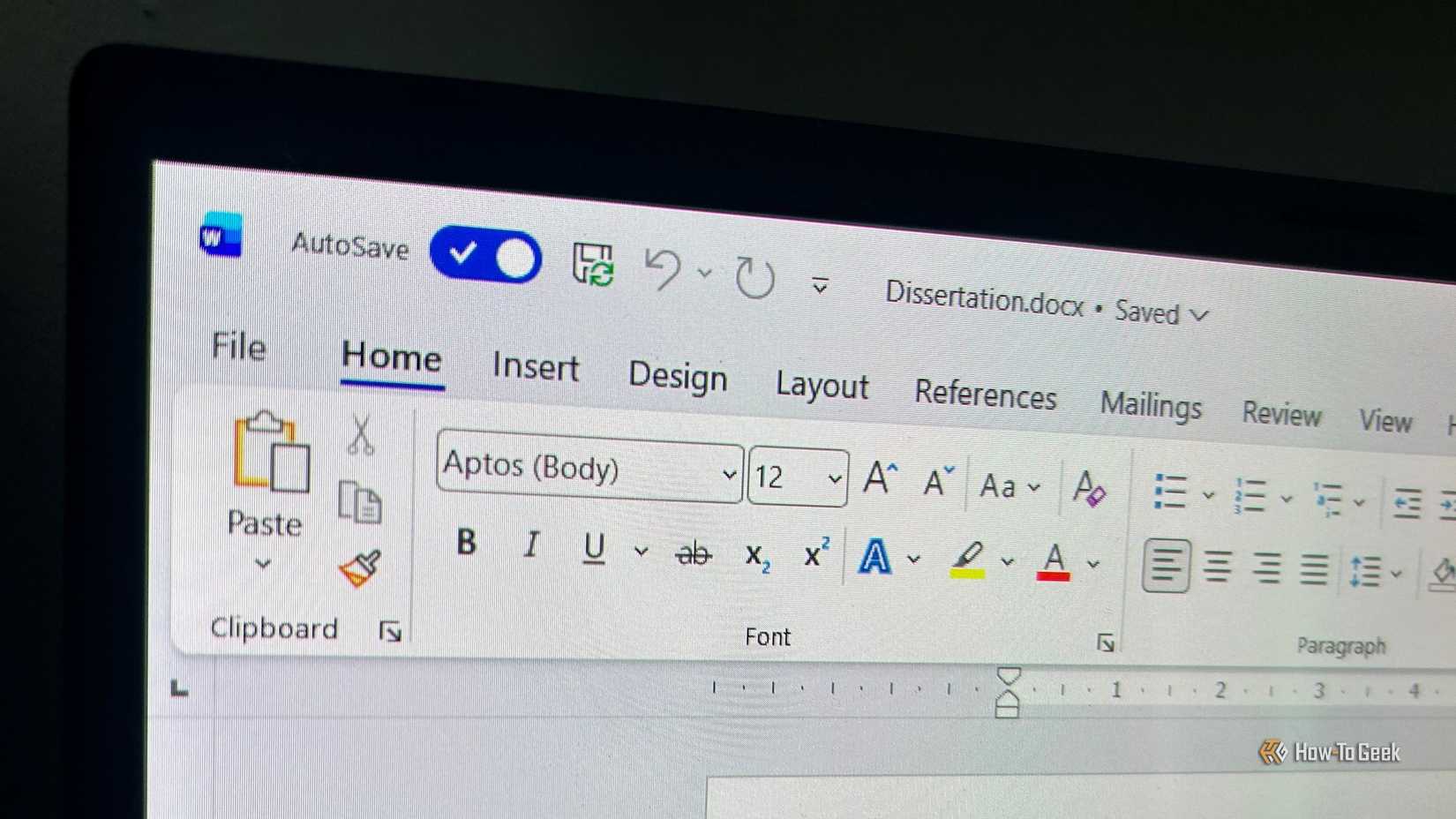 Почему Notion эффективнее Microsoft Word для ведения повседневных заметок Отображение переключателя автосохранения в интерфейсе Microsoft Word