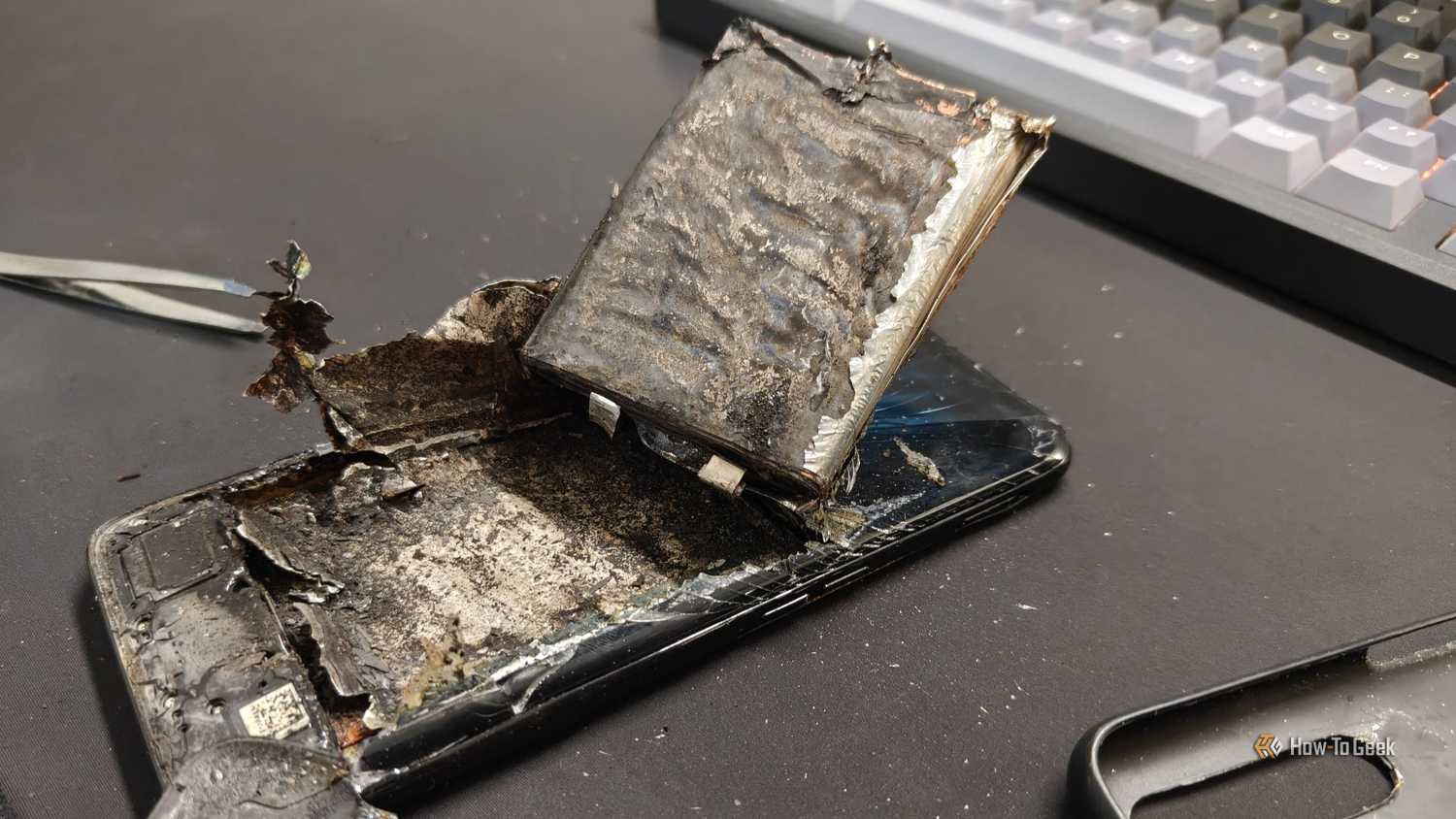 what makes a phone battery explode? | android central... My mom’s phone battery exploded—these were the warning signs