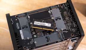 TerraMaster F4-425 Pro NAS internal board with DDR5 SO-DIMM and NVMe M.2 SSD slots.