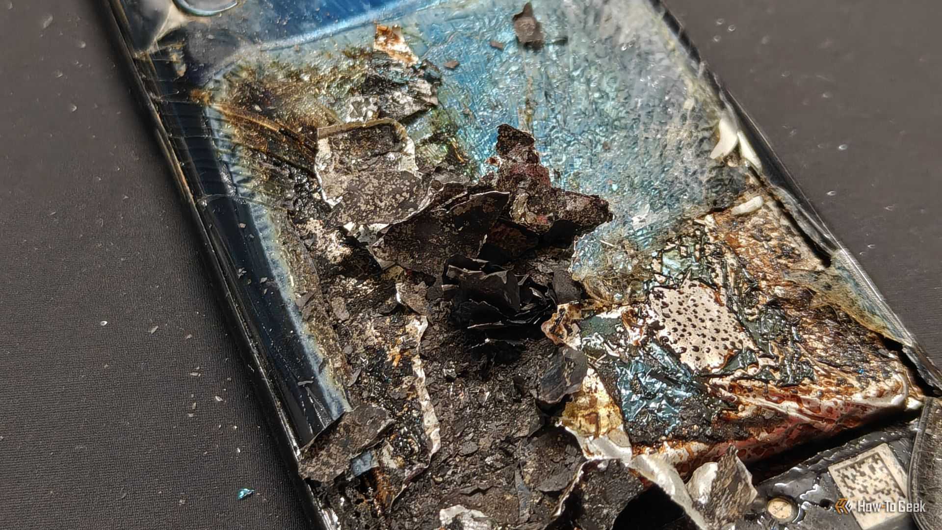 what makes a phone battery explode? | android central... My mom’s phone battery exploded—these were the warning signs