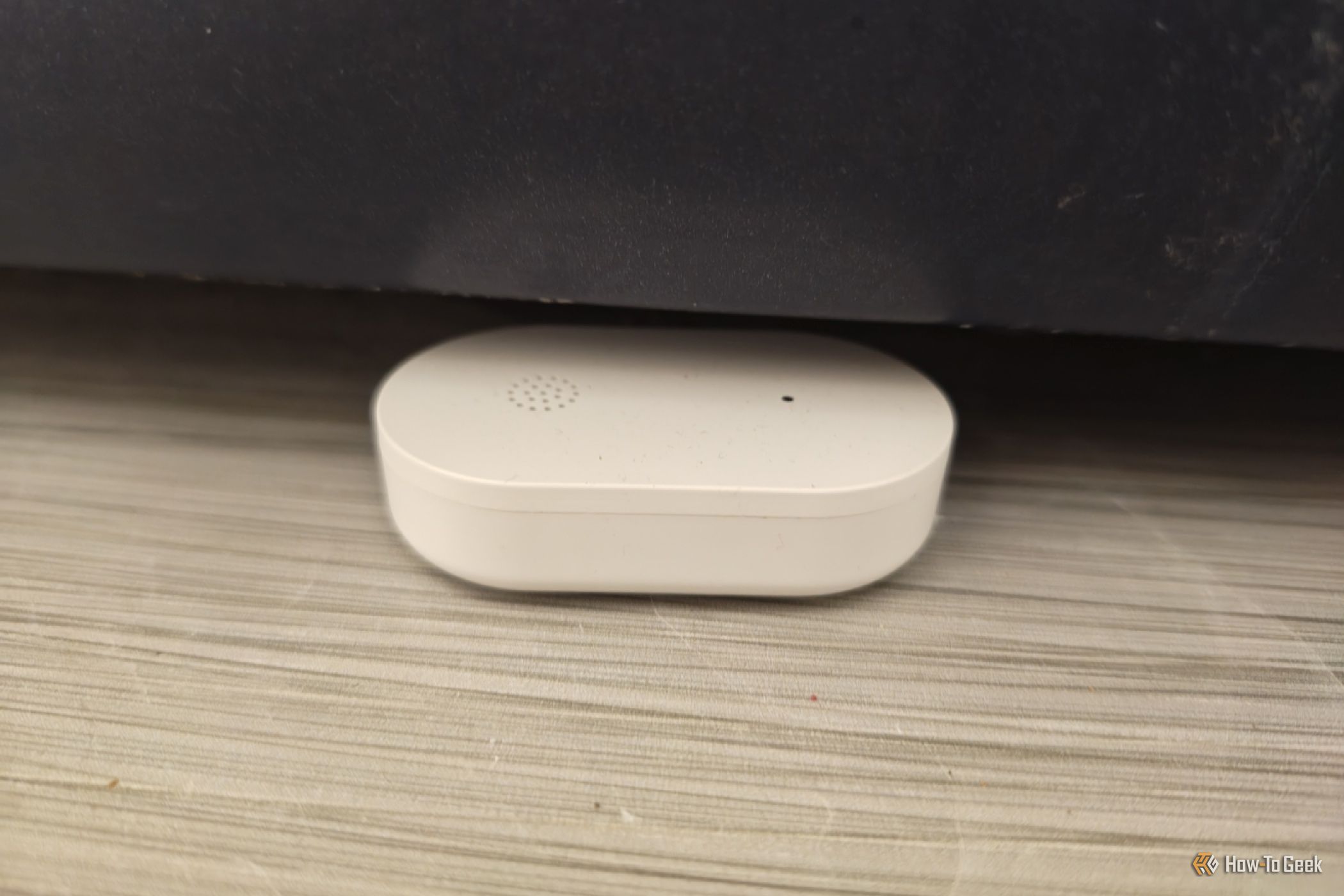 An IKEA KLIPPBOK water sensor underneath a washing machine.