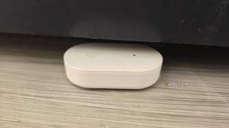 An IKEA KLIPPBOK water sensor underneath a washing machine.