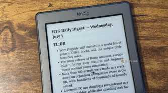 A close up of a Kindle 4 showing the HTG Daily Digest TLDR bullet list covering Plugable Home Assistant immigration crime and Liverpool FC.