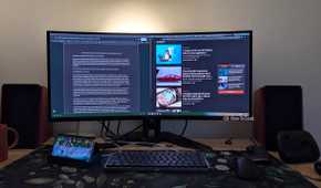 Samsung DeX running on a Galaxy S21 FE.