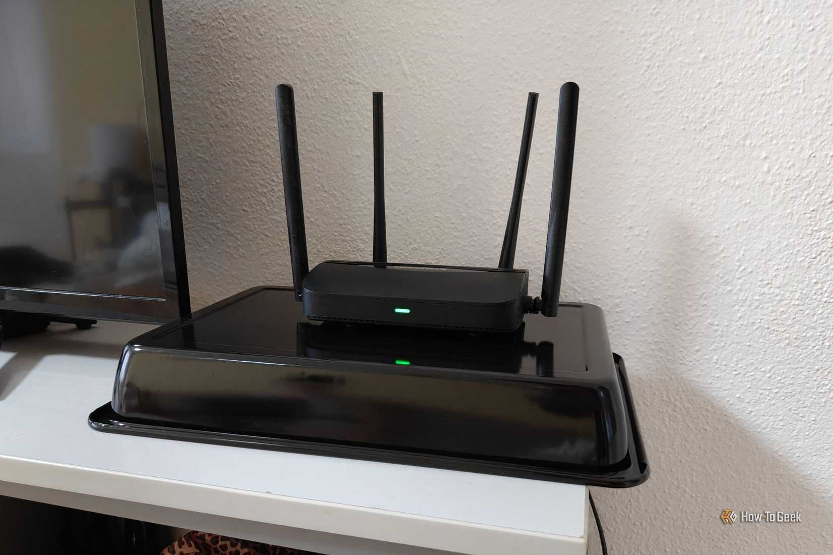 A router sitting on top of a baking tray.