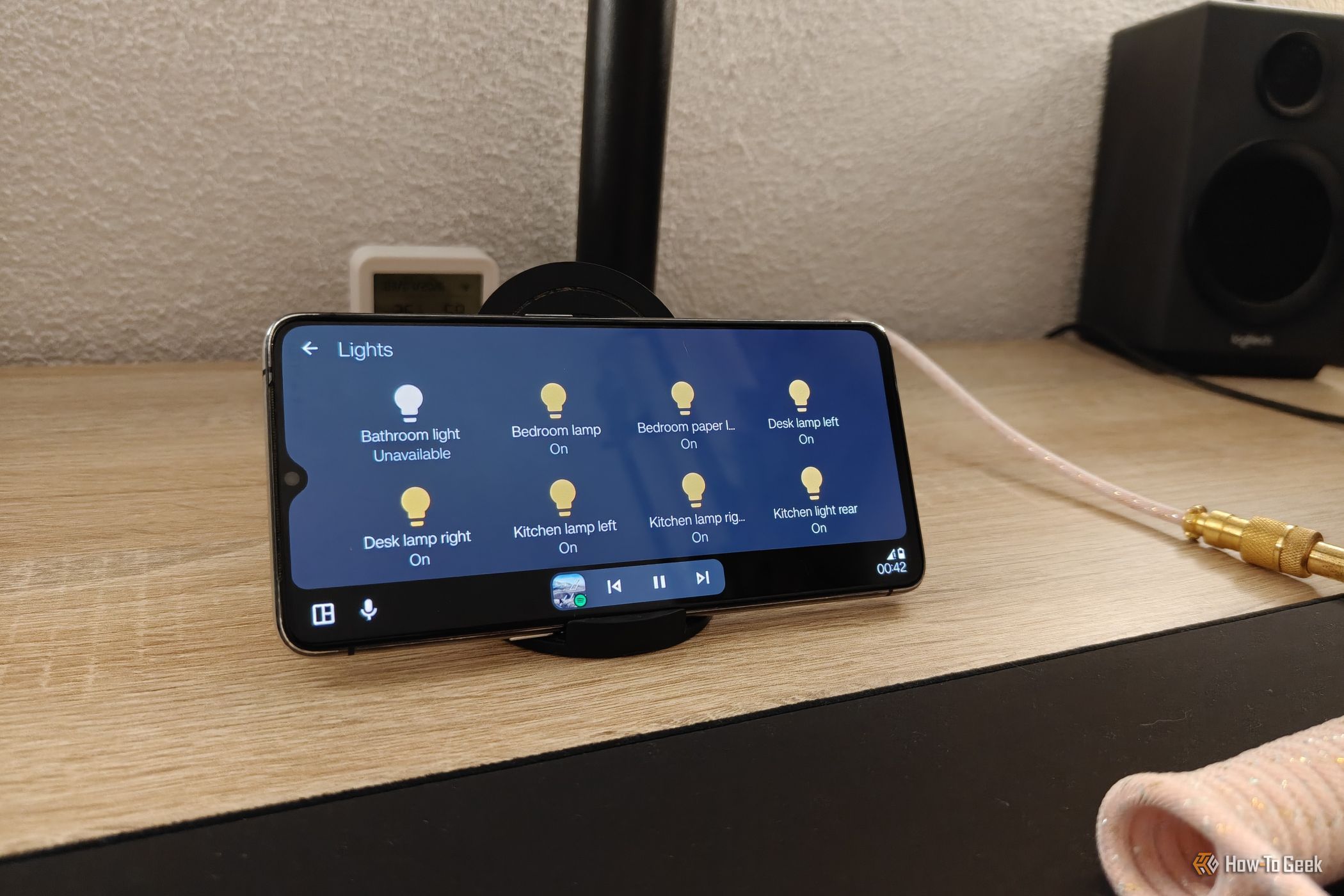 Уведомления Android Auto на столе