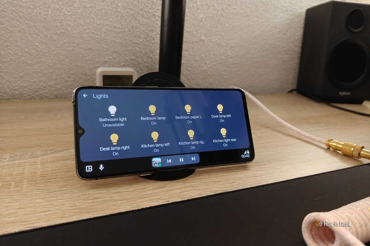 Уведомления на настольном дисплее Уведомления Android Auto на столе