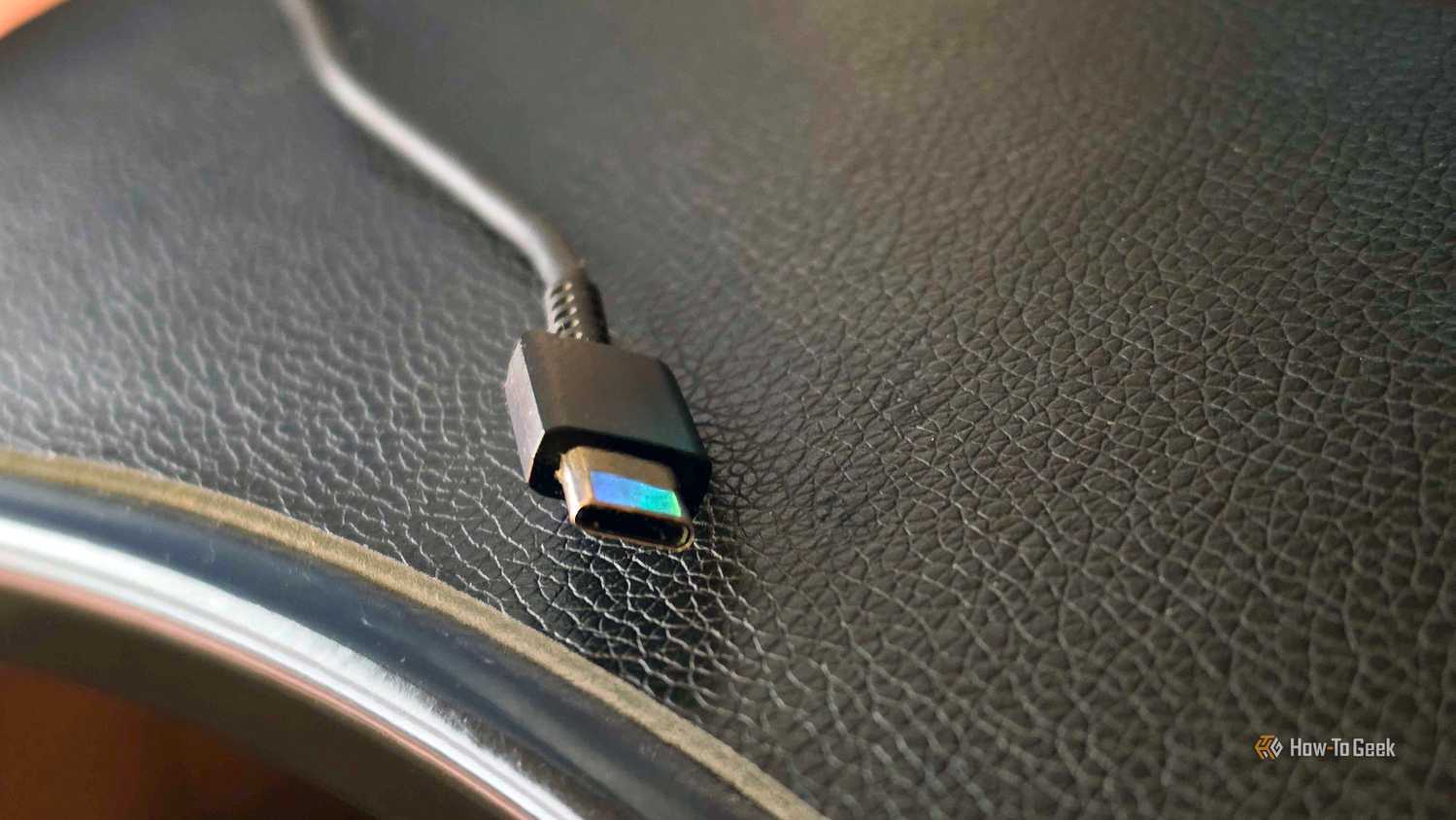 Скрытые чипы в кабелях USB-C: как они работают и чем опасны Кабель USB-C