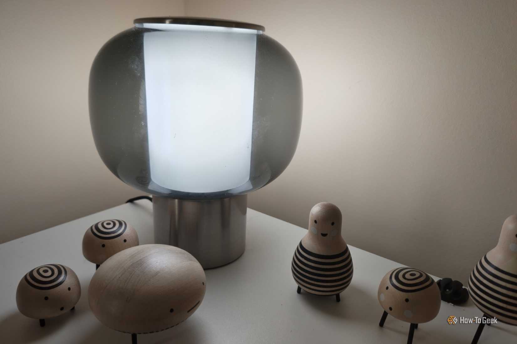 An IKEA lamp with a KAJPLATS smart bulb inside.