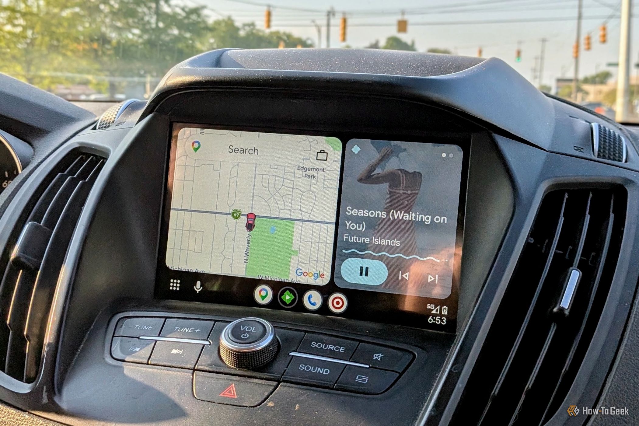 How to move your Android Auto taskbar to the side (or bottom)