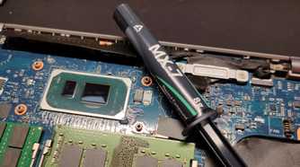 Arctic MX-7 thermal paste next to a CPU.