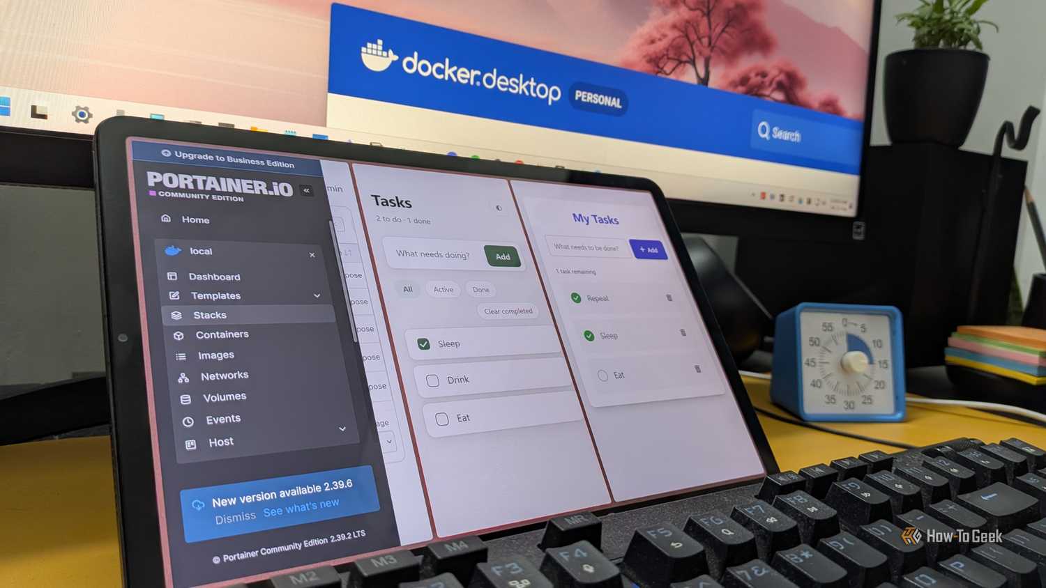 Инструменты домашней лаборатории: почему Docker стал незаменимым Окна запущенных приложений Docker в системе Windows 11 на планшете Android