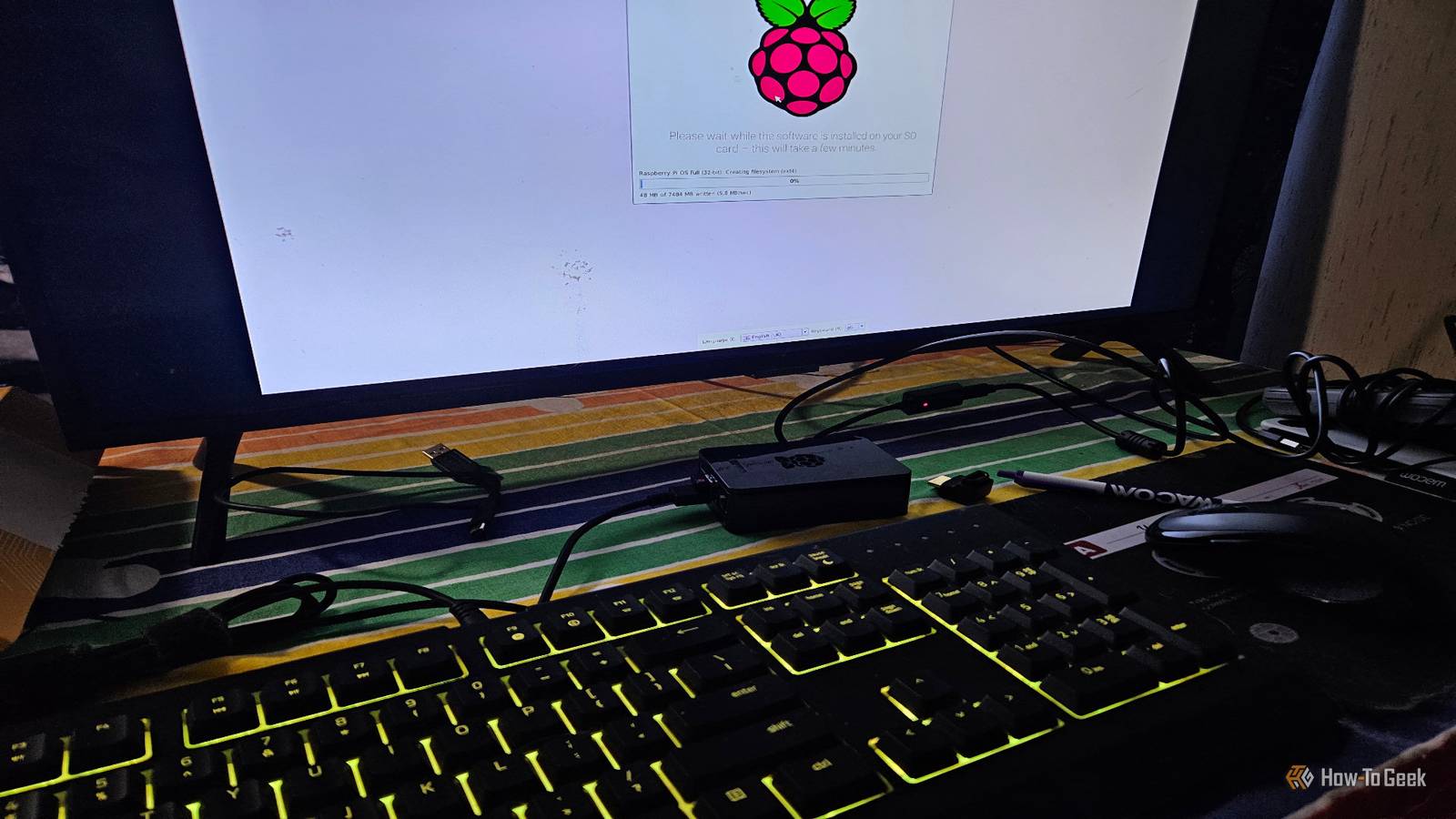 Как превратить Raspberry Pi в Android TV Комплект Raspberry Pi с клавиатурой, мышью и подключенным телевизором