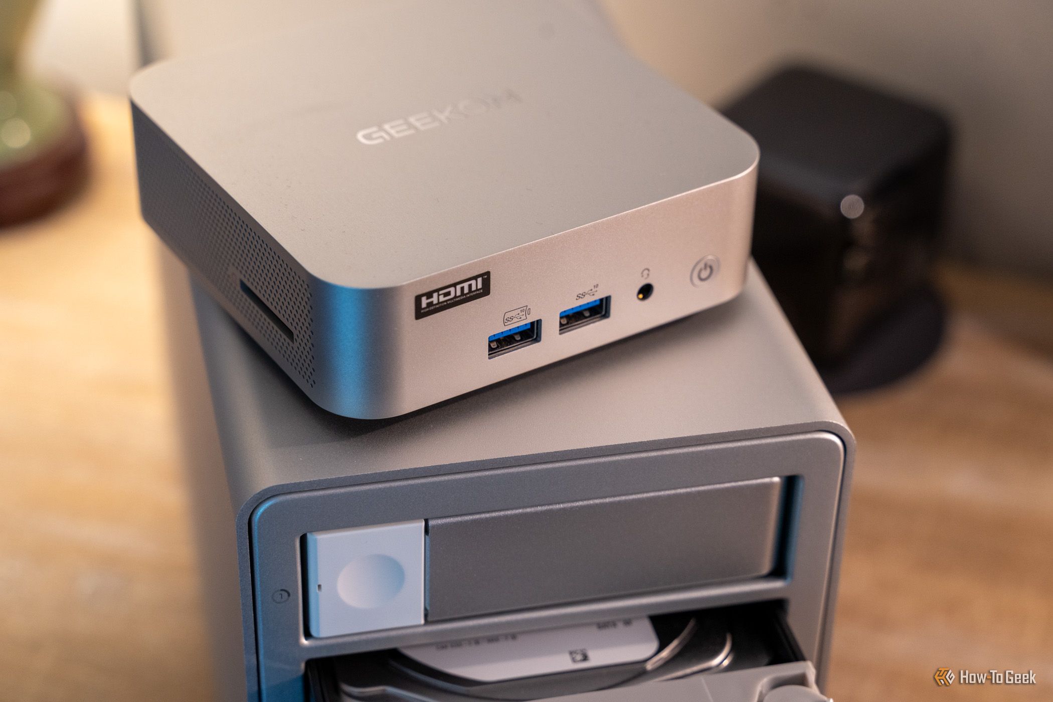These cheap mini PCs have built-in backup batteries (also, they're not mini PCs)