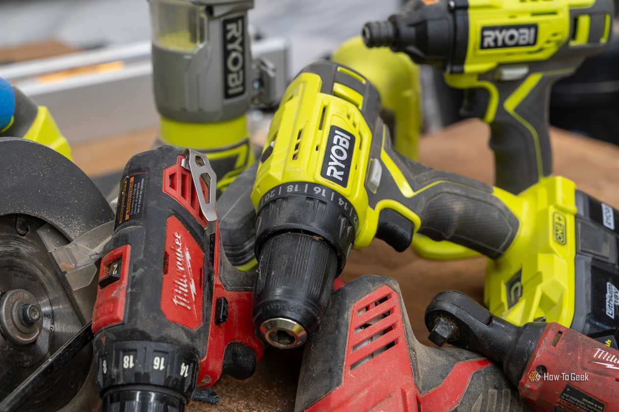 Пять причин перегрева дрели Ryobi и способы их устранения Сверление отверстия в древесине с помощью дрели-шуруповерта Ryobi