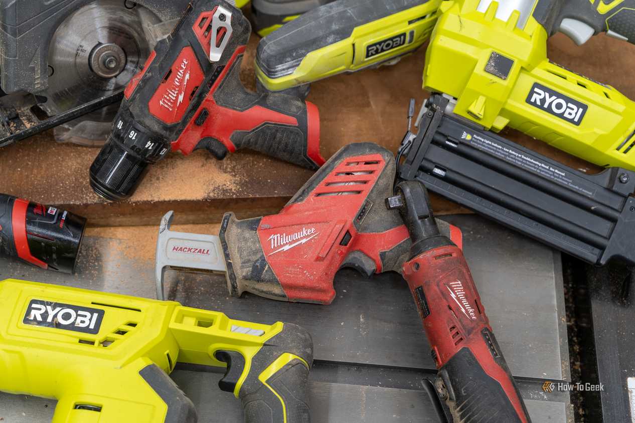 Скрытые расходы при покупке электроинструментов Milwaukee Комплект инструментов Milwaukee M12 и RYOBI
