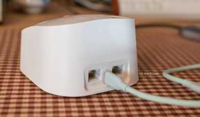 Rear view of an Eero Wi-Fi router.