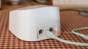 Rear view of an Eero Wi-Fi router.