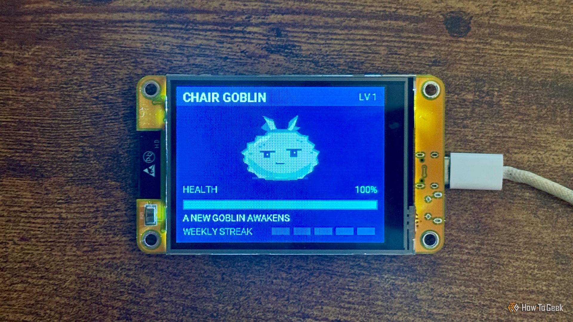 Плата Cheap Yellow Display с персонажем Тамагочи
