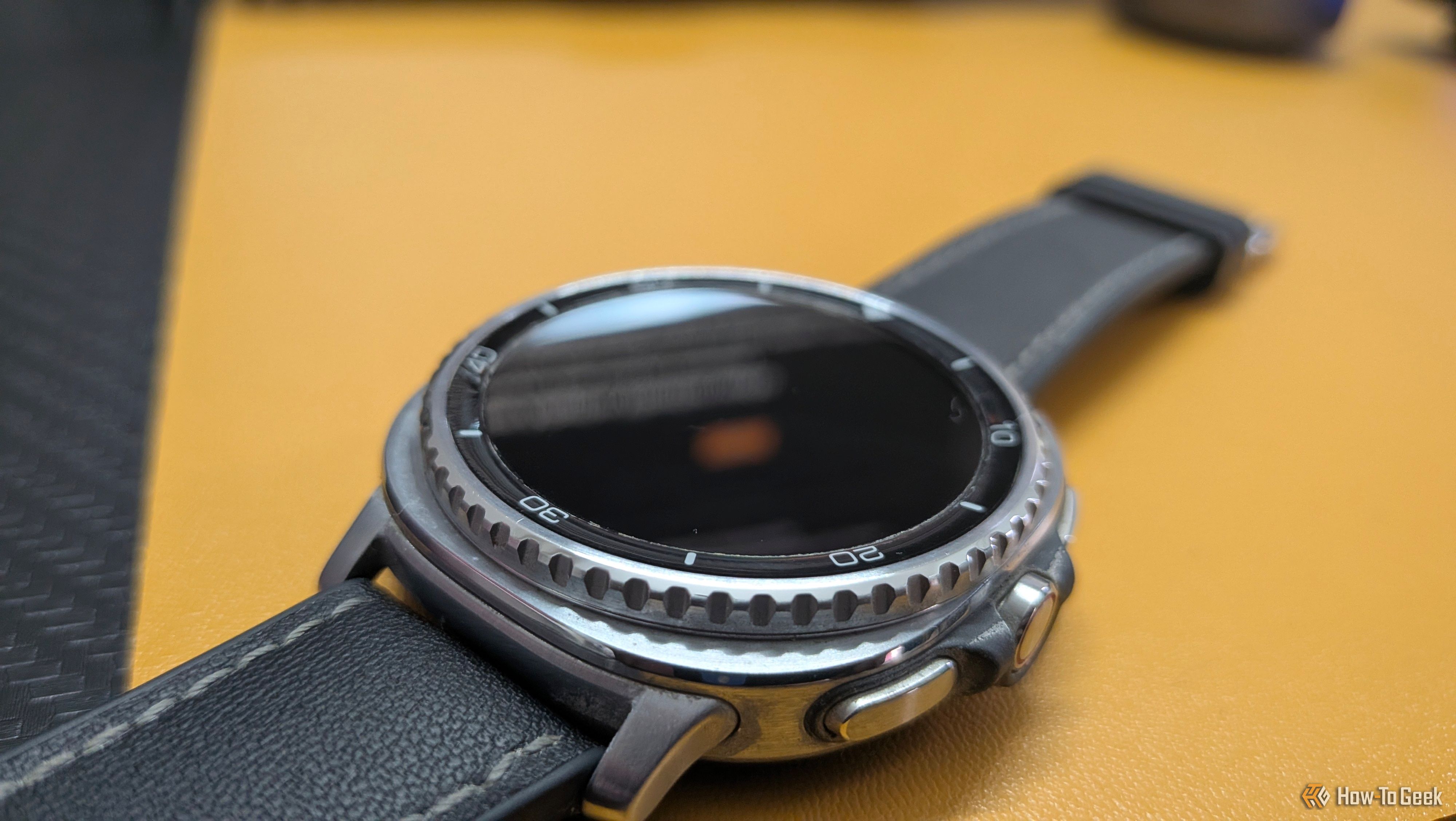 Крупный план Galaxy Watch 8 Classic без повреждений корпуса