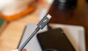 Closeup of a Thunderbolt 3 USB-C cable.