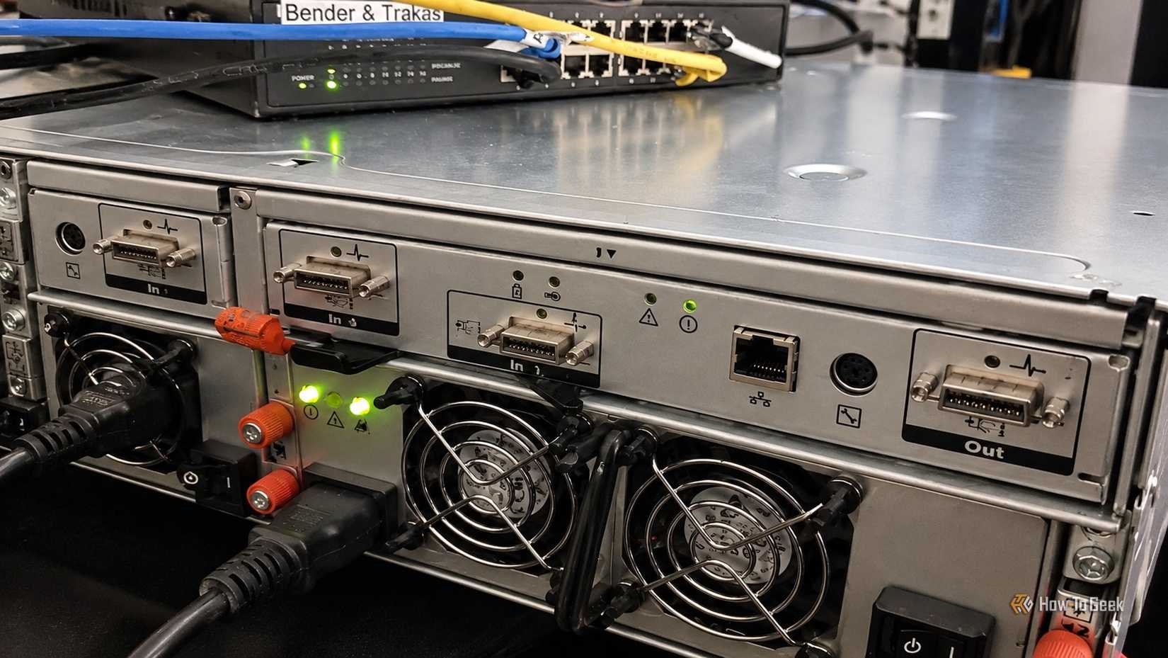Dell PowerVault MD1000 Rear Panel