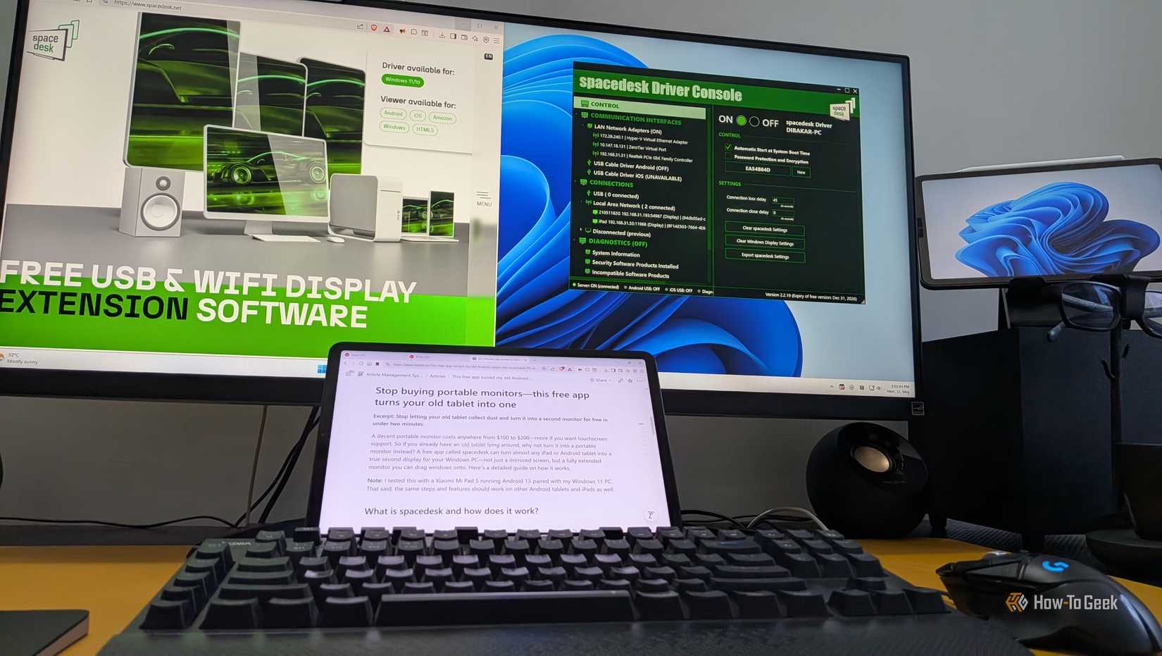 Configuration du bureau montrant le site Web Spacedesk et la console du pilote sur le moniteur principal avec le brouillon de l'article visible sur l'écran de la tablette.