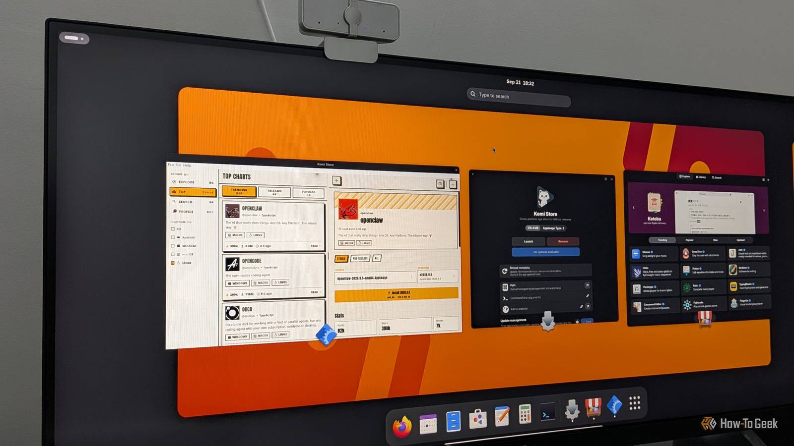 Рабочий стол Fedora с запущенным ПО Обзор рабочего стола Fedora с открытыми магазинами приложений