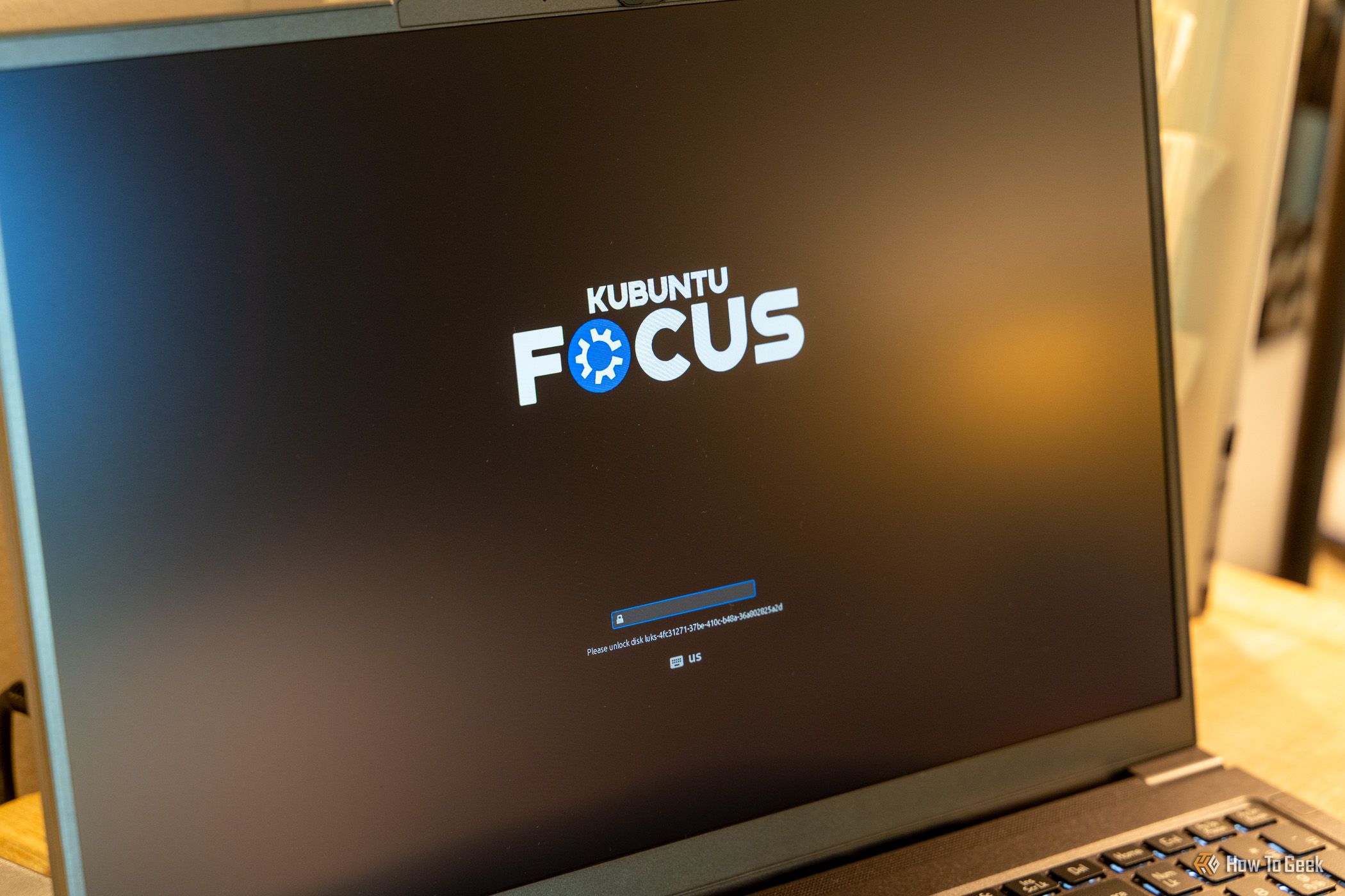 Kubuntu Focus Ar Gen 1 display showing Focus branded startup screen.