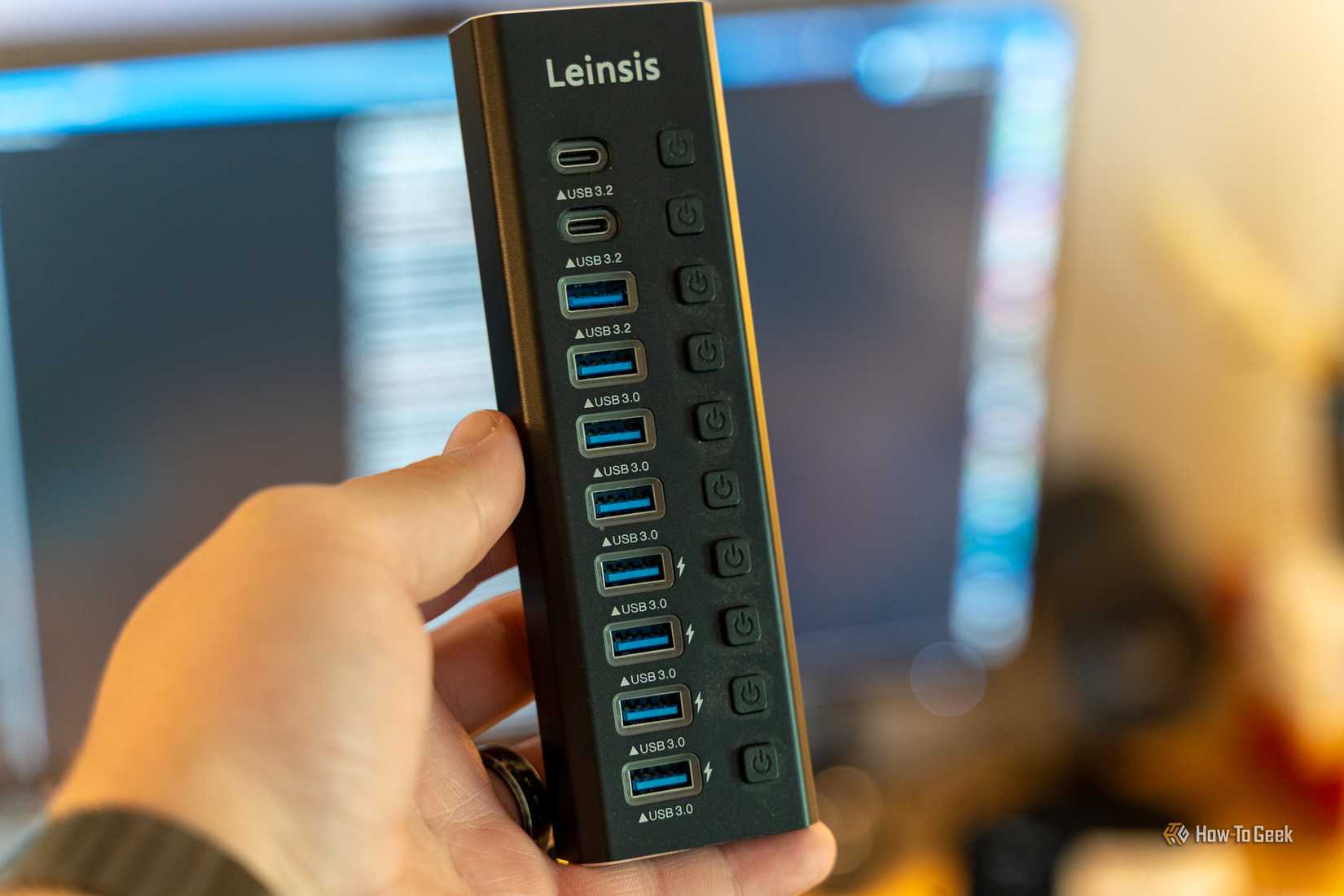 Leinsis 10-port USB hub with USB-A and USB-C ports and individual power switches.