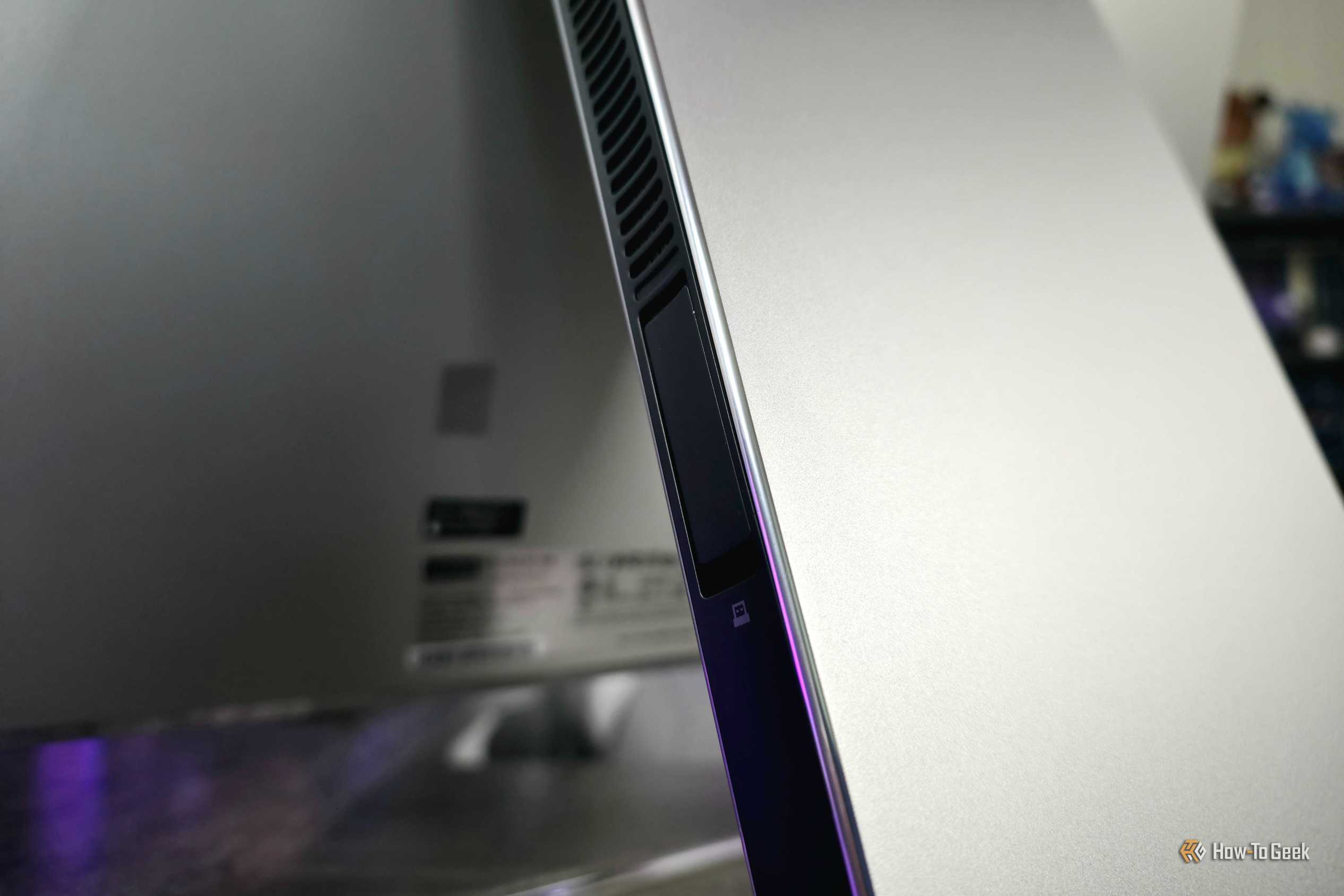 Обзор Lenovo Yoga AIO i 32 Gen 11: премиальный моноблок с футуристичным дизайном — иллюстрация 6 к материалу Обзор Lenovo Yoga AIO i 32 Gen 11: премиальный моноблок с футуристичным дизайном — иллюстрация 6 к материалу