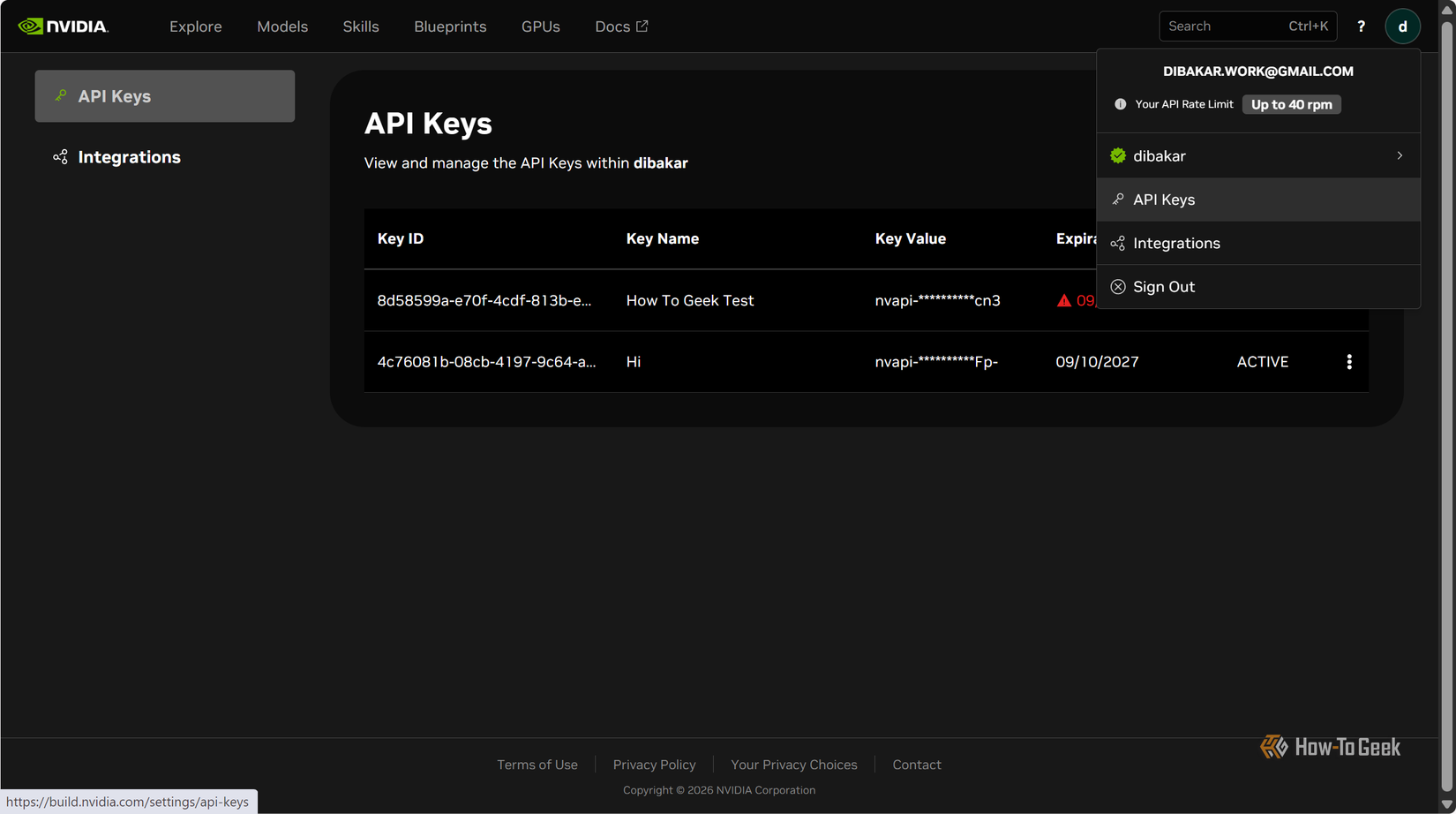 Tableau de bord des clés API NVIDIA avec la liste déroulante du profil ouverte, affichant la limite de débit de 40 tr/min et l'entrée des clés API.