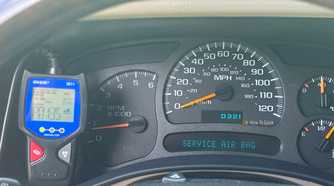 An Innova 3011 OBD-II scanner connected beside the dashboard cluster.
