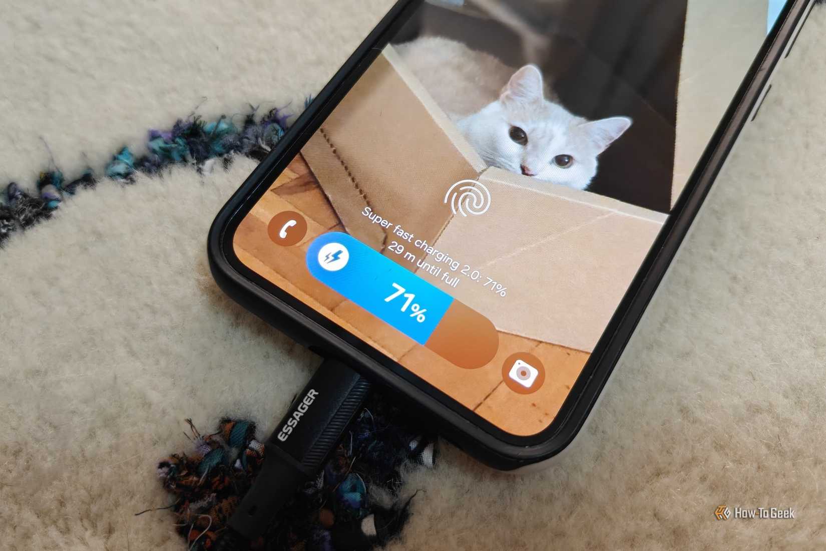 Смартфон Samsung с поддержкой быстрой зарядки 2.0