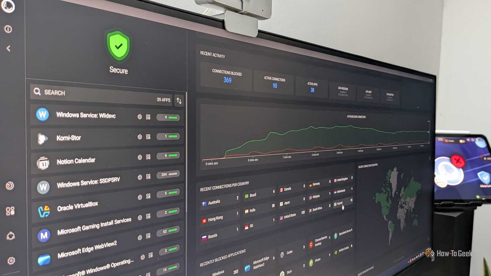 Portmaster running on a Windows 11 system showing status of running apps and their network activity.-1