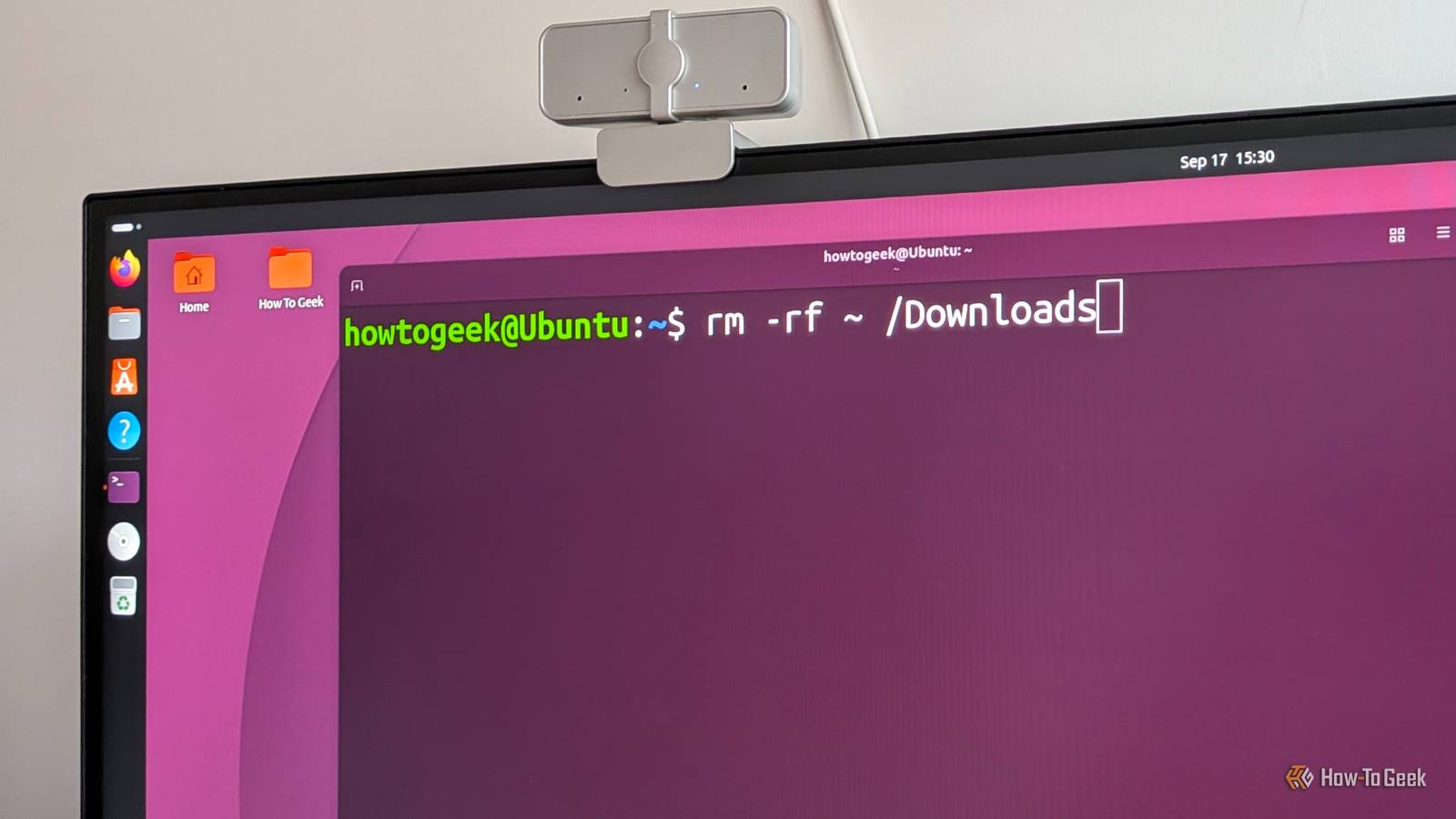 Четыре безобидные команды Linux, которые могут вызвать серьезные проблемы Терминал с запущенной командой rm -rf и случайным пробелом