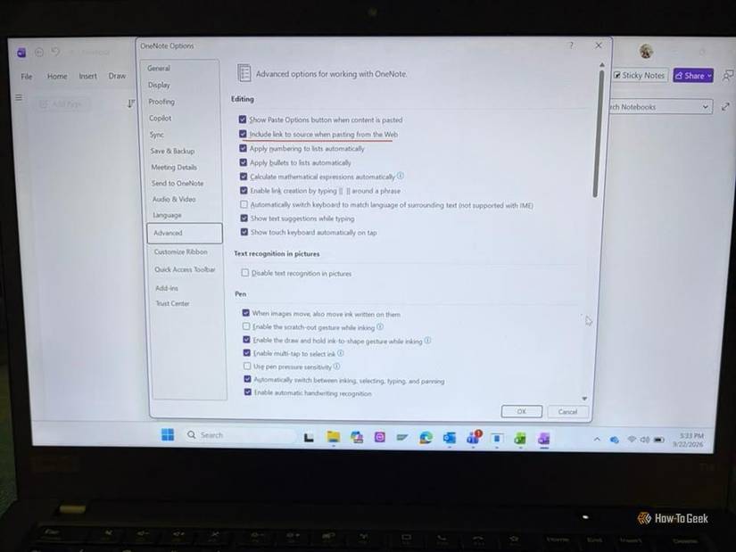 интерфейс программы OneNote с открытым списком настроек