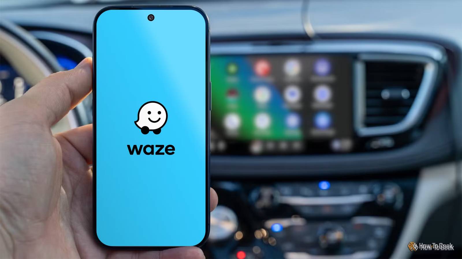 Почему я отказался от сервисов Google, но оставил Waze в Android Auto смартфон с запущенным навигатором Waze в автомобиле