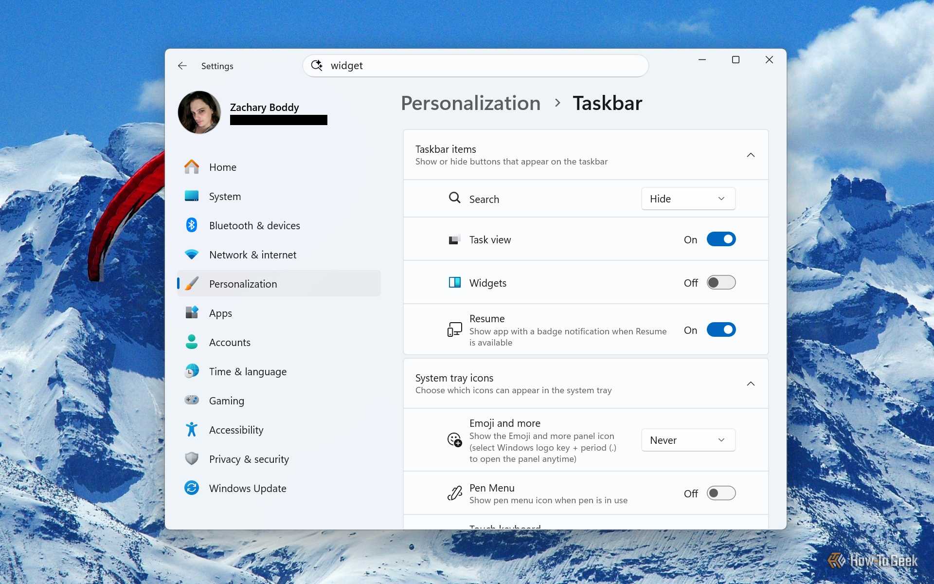 Screenshot of Windows 11's settings and the option to remove the Widgets board from the Taskbar.