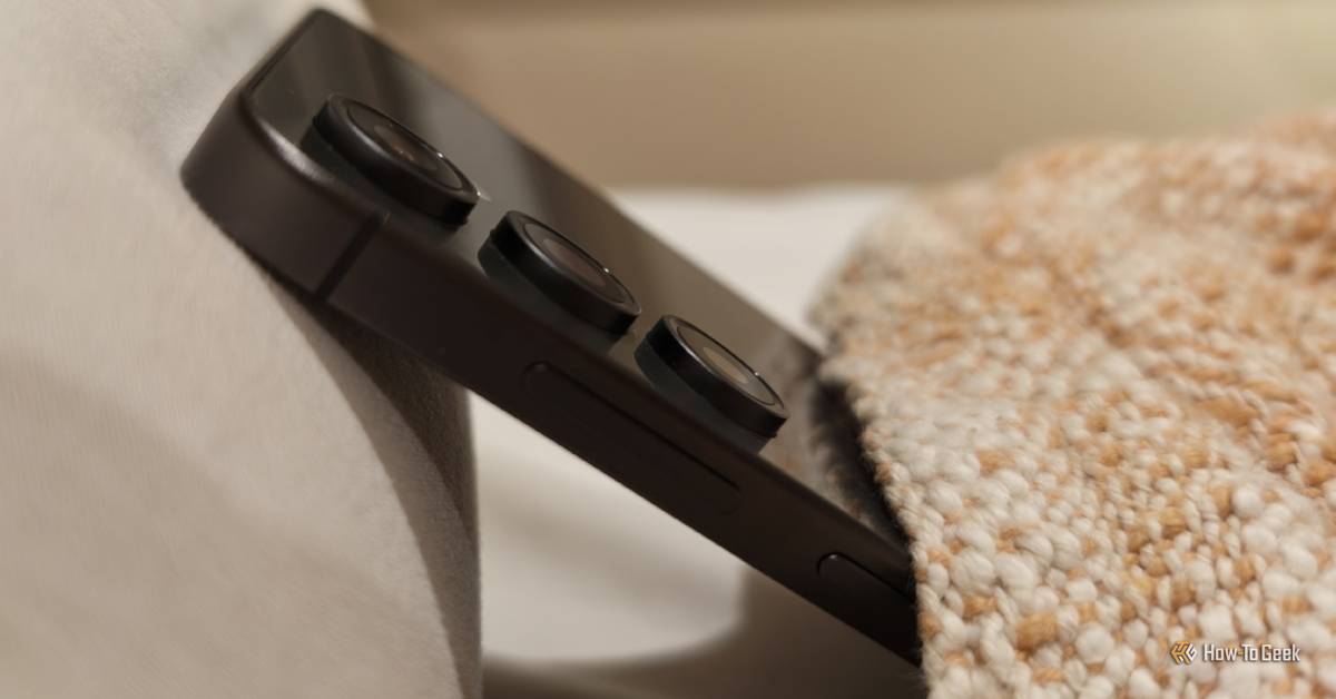 Your phone never actually sleeps (here's what it's doing all night)
