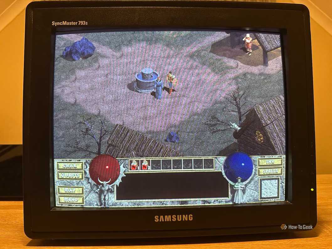 Diablo на кинескопном мониторе Оригинальная игра Diablo на CRT-мониторе