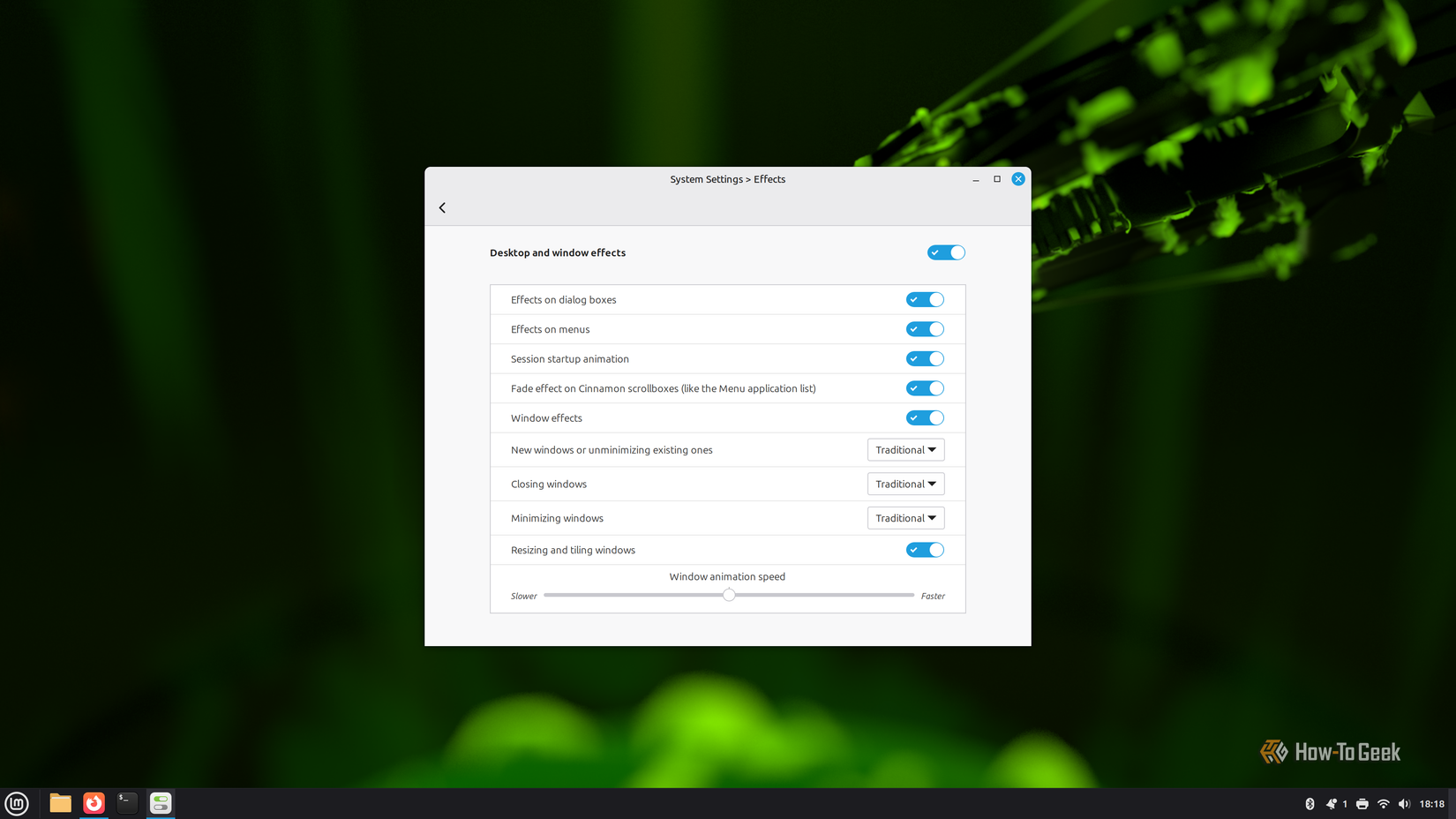 Linux Mint's Effects settings display the enabled desktop and window animations, along with options for individual effects and animation speed.