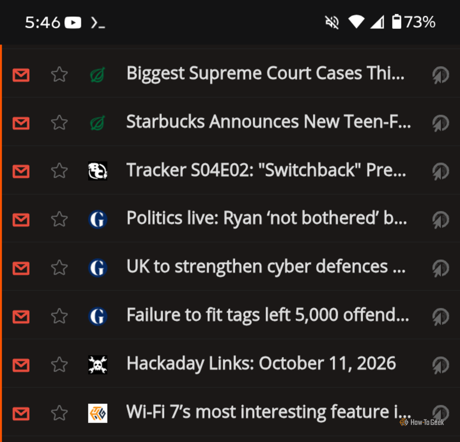 Приложение FreshRSS на экране смартфона