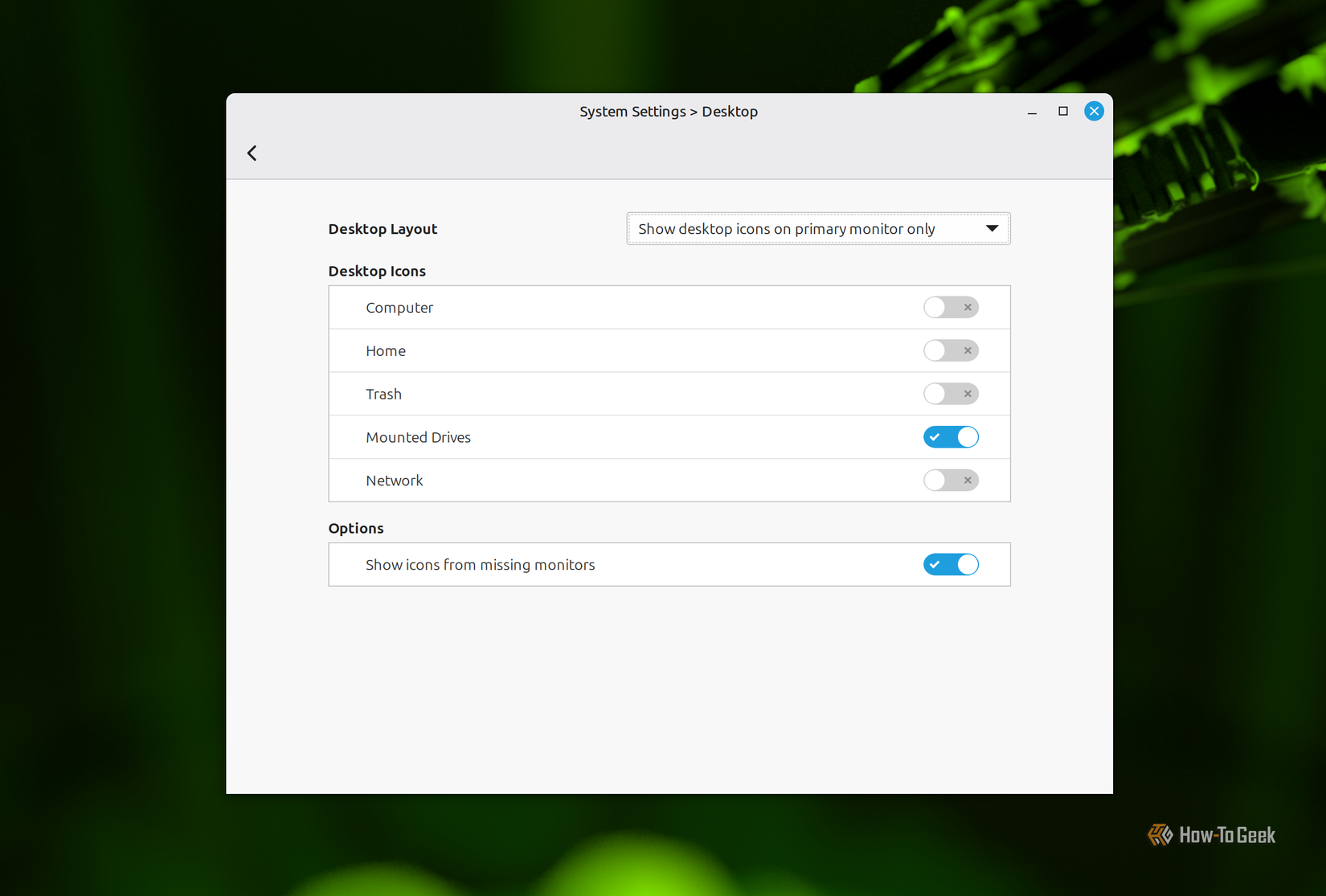 Linux Mint's Desktop settings show Computer, Home, Trash, and Network desktop icons disabled, while Mounted Drives remains enabled.
