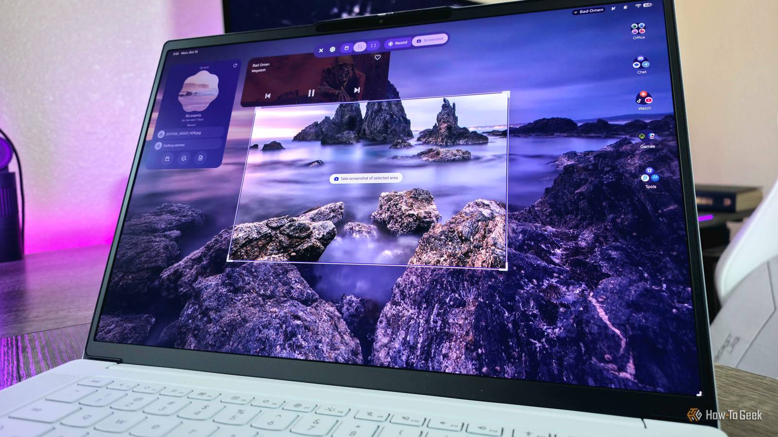Image of the Lenovo Googlebook 15's screen, showing the Screen Capture tool.