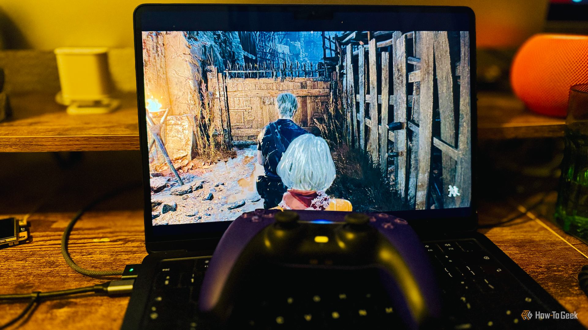 Igra pokrenuta u PS Remote Play aplikaciji na laptopu uz kontroler.